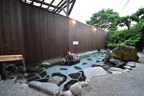 Large Open-air Bath for Men